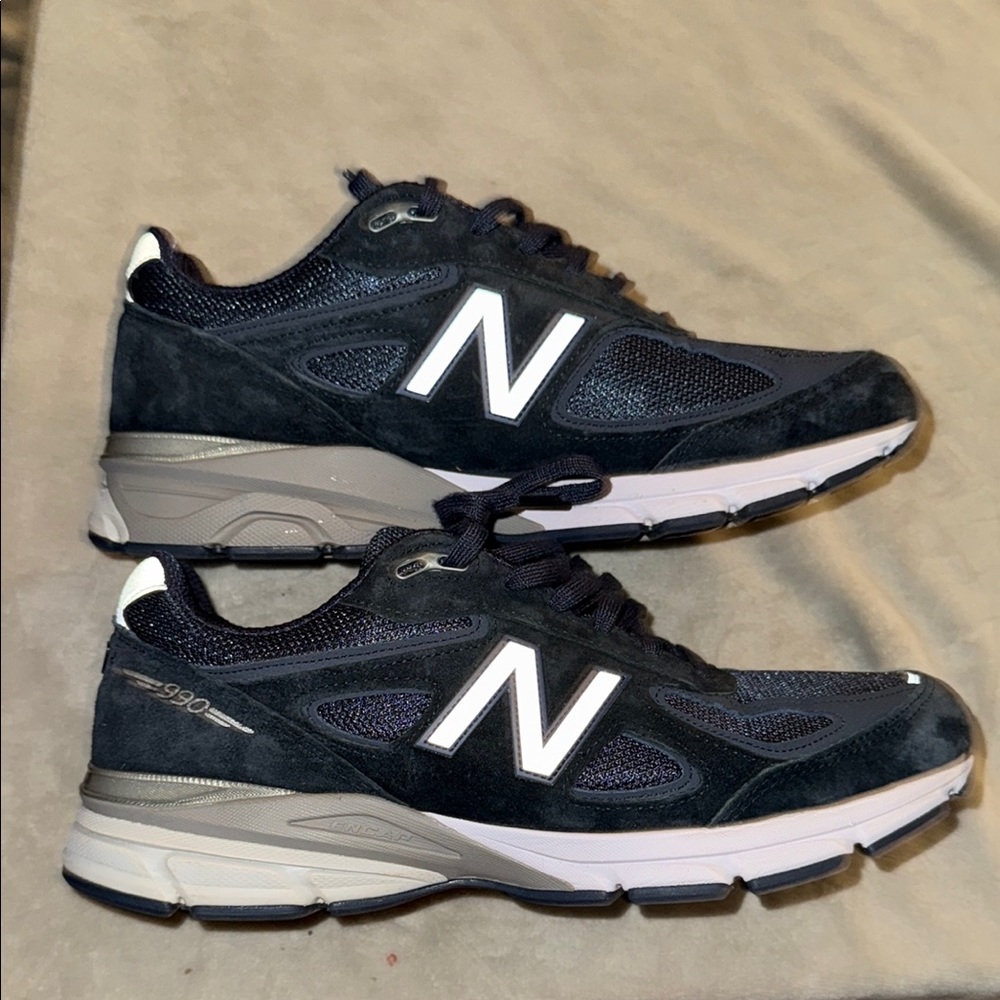 New Balance Men's Black Sneakers